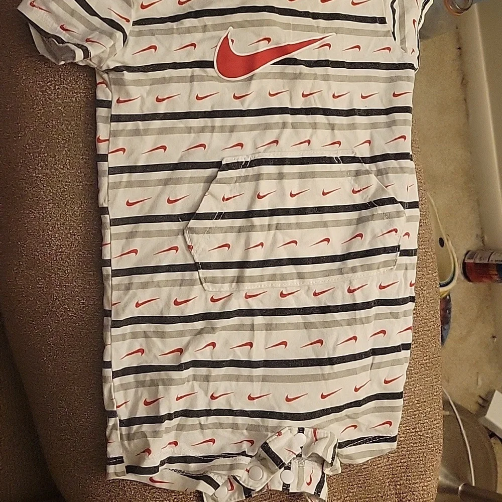 Onesie - Picture 2 of 3